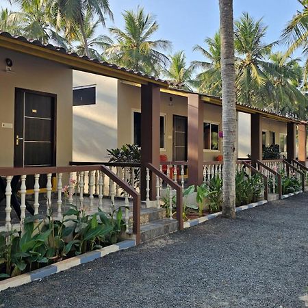 Coastline Beach Resort Perupalem Exterior photo
